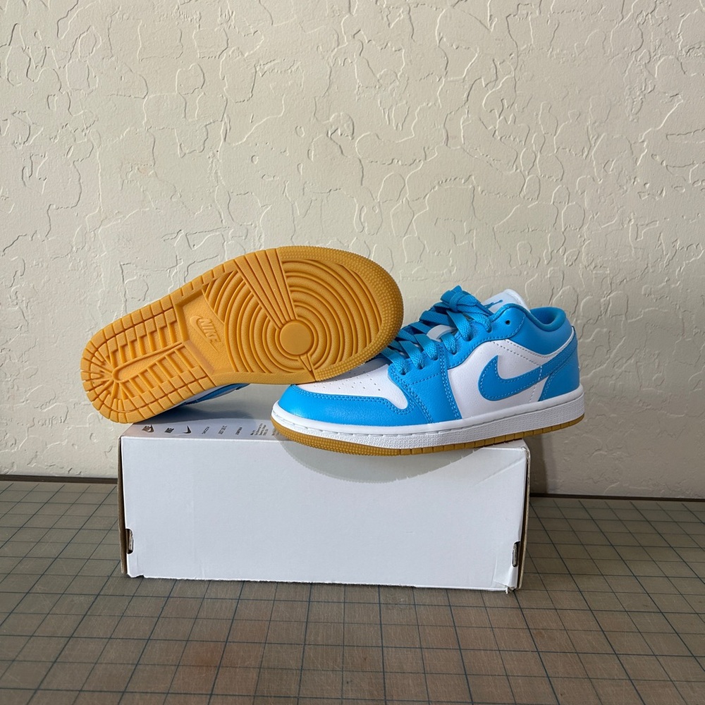 Jordan 1 Low ‘White Gum Light Brown Dark Powder Blue’ Womens - Picture 5 of 6